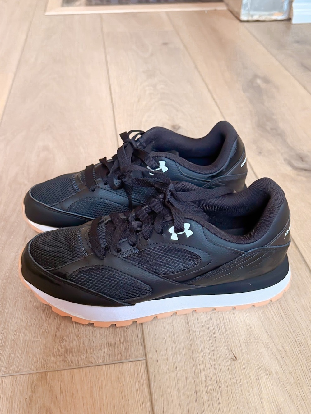 UNDER ARMOUR UA JOGGER KIDS RUNNING SHOES BLACK/WHITE SIZE 5.5 NWOT